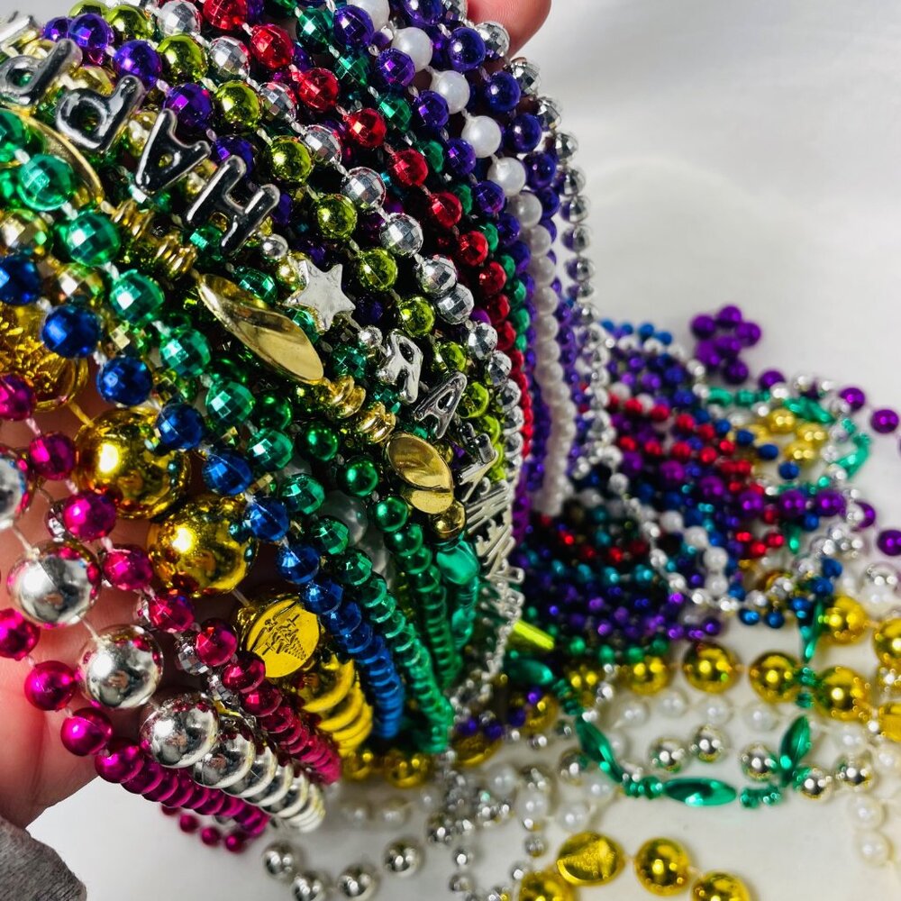 Mardi Gras Beads Party Random Lot 35 Mixed Colors & Styles Bud Light Medical NY - Picture 2 of 10